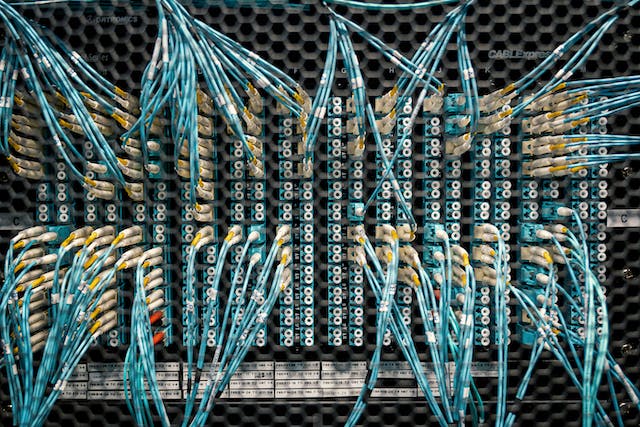 A Beginners Guide to Fiber Optics: Comparing Different Cables